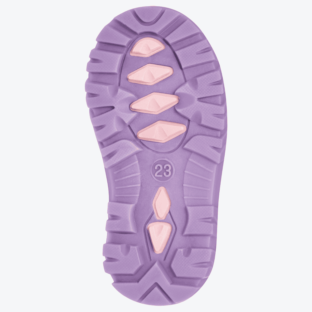 Unteransicht der violetten Profilsohle des Playshoes Winterstiefels, mit rosa Verstärkungen und Größe 23.